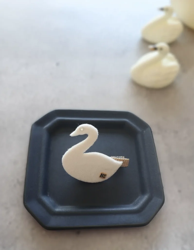 ラビングモチーフ リボンスワン